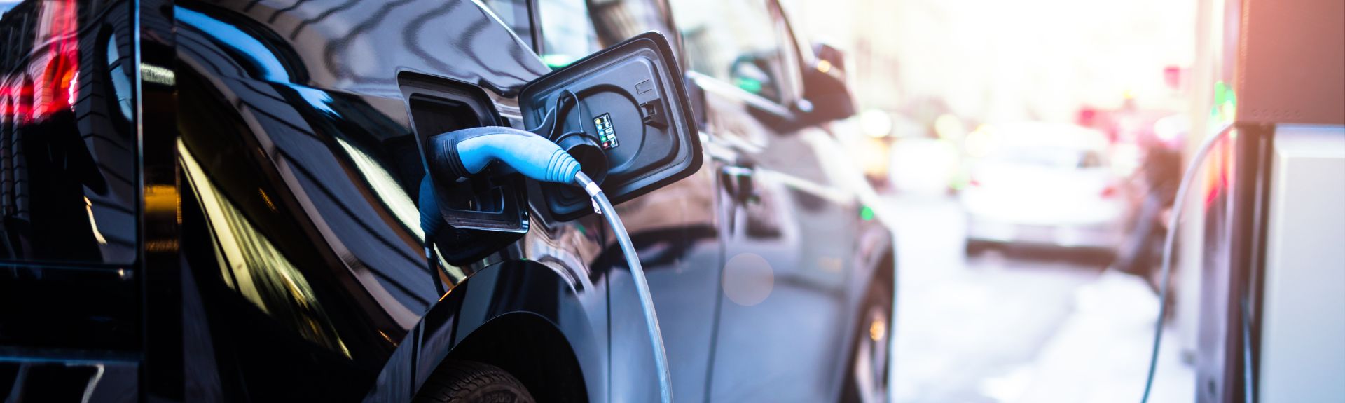 221109-electric-vehicle-guide-hero-banner